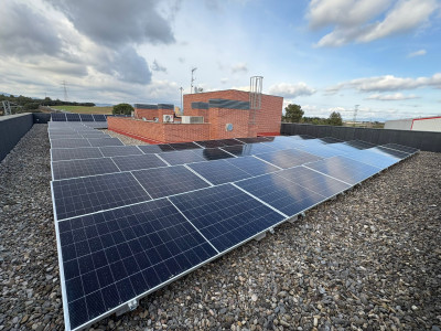 Ahidra apuesta por la energía solar en sus oficinas